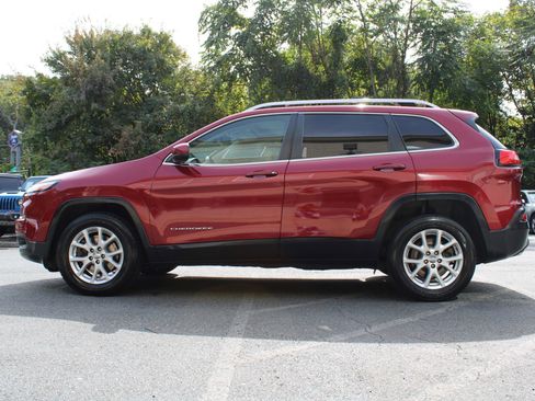 Used 2017 Jeep Cherokee Latitude w/ Comfort/Convenience Group image 24