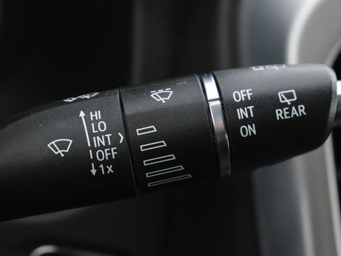 Used 2021 GMC Acadia SLE w/ Driver Convenience Package image 24