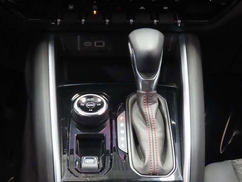 Used 2024 Chevrolet Colorado Z71 w/ Z71 Convenience Package 2 image 9