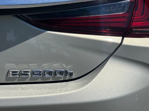 Certified 2020 Lexus ES 300h w/ Premium Package FWD image 37