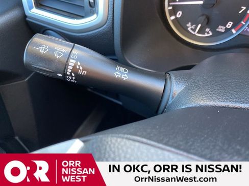 Used 2021 Nissan Titan SV w/ SV Convenience Package RWD image 29