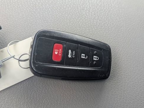 Used 2024 Toyota Camry SE w/ Convenience Package image 31