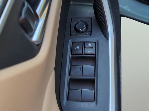 Used 2020 Toyota RAV4 XLE w/ Convenience Package image 17