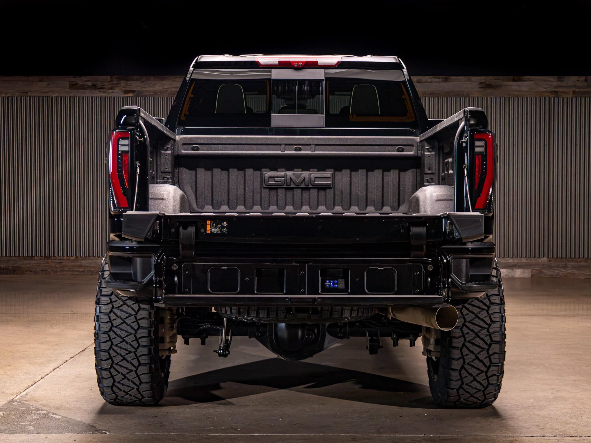 Used 2026 GMC Sierra 2500 AT4X w/ LPO, Black Badging Package AWD/4WD image 9