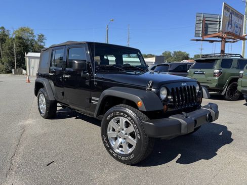 Used 2013 Jeep Wrangler Unlimited Sport image 2