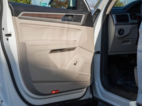 Used 2018 Volkswagen Atlas SEL Premium image 41