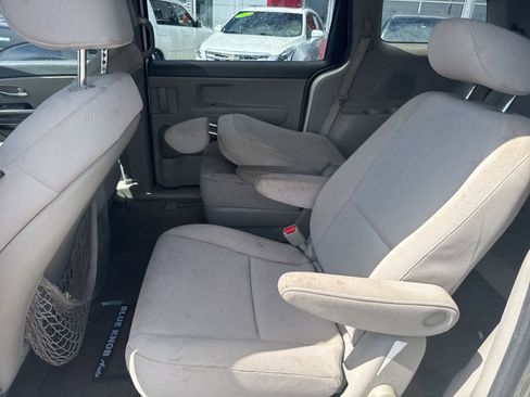 Used 2015 Kia Sedona LX image 17