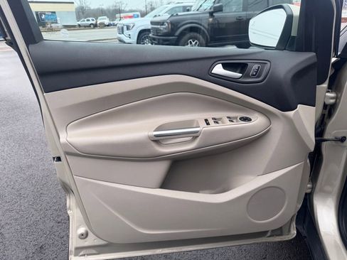 Used 2017 Ford Escape SE w/ Equipment Group 201A image 9