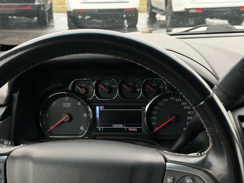 Used 2018 Chevrolet Suburban LT image 8