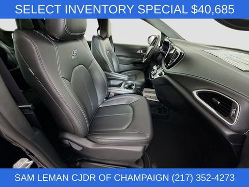 New 2026 Chrysler Pacifica Select w/ S Appearance Package image 28