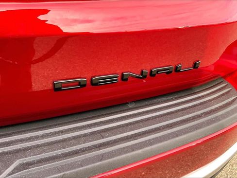 Used 2024 GMC Yukon XL Denali w/ Advanced Technology Package image 10