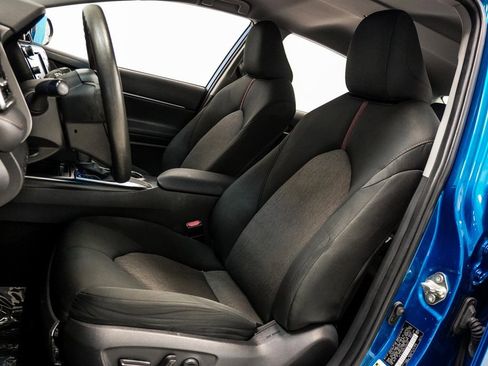 Used 2020 Toyota Camry LE image 6