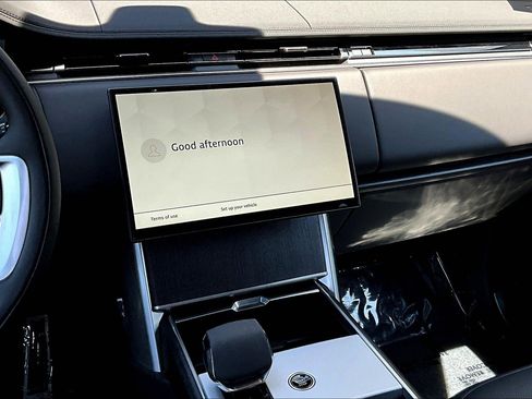 New 2025 Land Rover Range Rover SE image 7