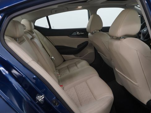 Used 2016 Nissan Maxima Platinum image 11