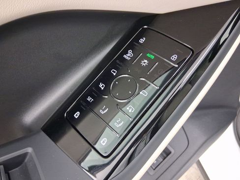 Used 2025 Audi Q6 e-tron Premium Plus image 12