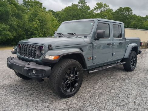 Used 2024 Jeep Gladiator Sport AWD/4WD image 6