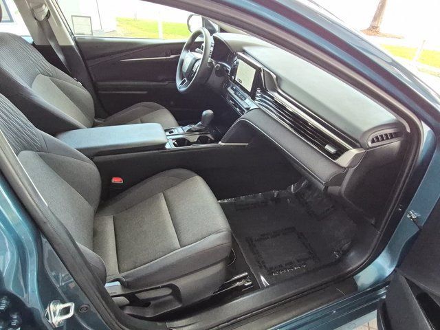Used 2025 Toyota Camry LE FWD image 5