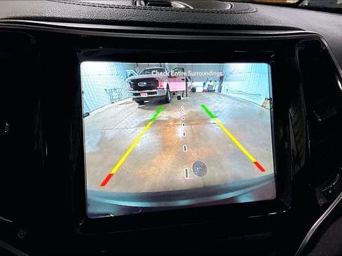 Used 2019 Jeep Cherokee Limited AWD/4WD image 24