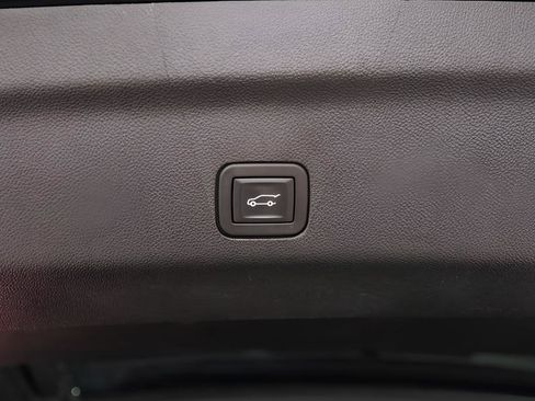 Used 2025 Cadillac Escalade ESV Sport w/ LPO, ONYX Package AWD/4WD image 42