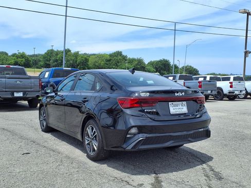 Used 2024 Kia Forte LXS w/ LXS Technology Package FWD image 2
