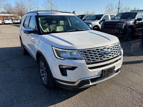 Used 2018 Ford Explorer Platinum image 3