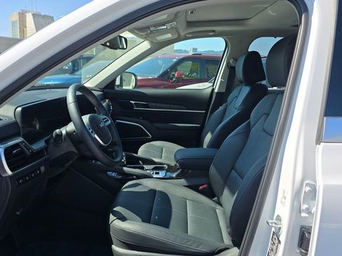 Certified 2025 Kia Telluride EX w/ EX Captain's Chair Package AWD/4WD image 22