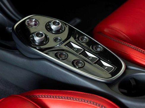 Used 2023 McLaren GT image 21
