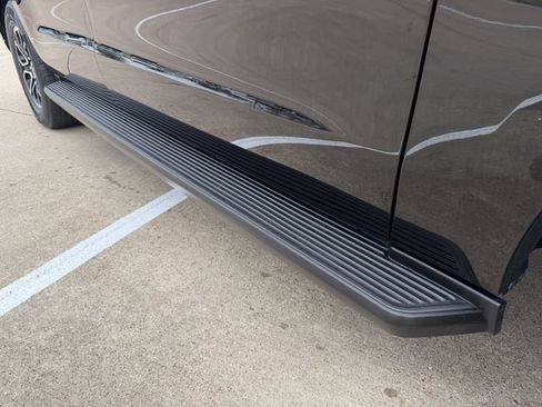 Used 2024 Ford Expedition Max XLT image 10