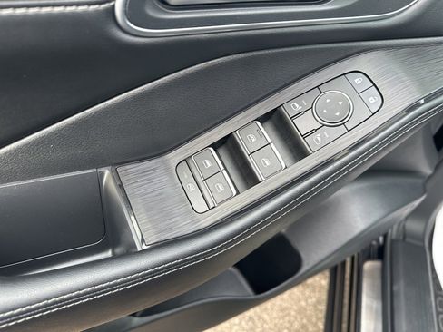 Used 2024 Nissan Rogue Platinum image 17