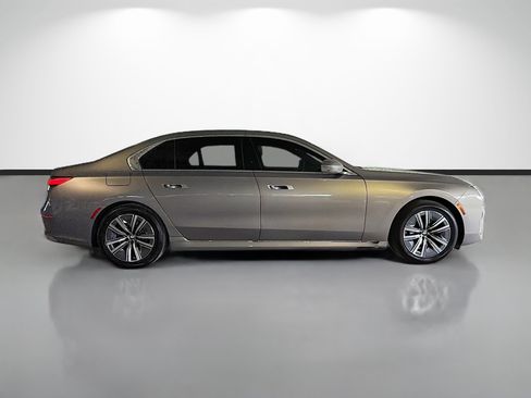 Used 2024 BMW i7 eDrive50 RWD image 2