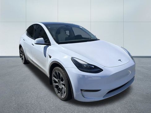 Used 2023 Tesla Model Y Long Range AWD/4WD image 3