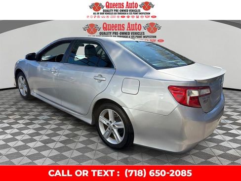 Used 2013 Toyota Camry SE image 4