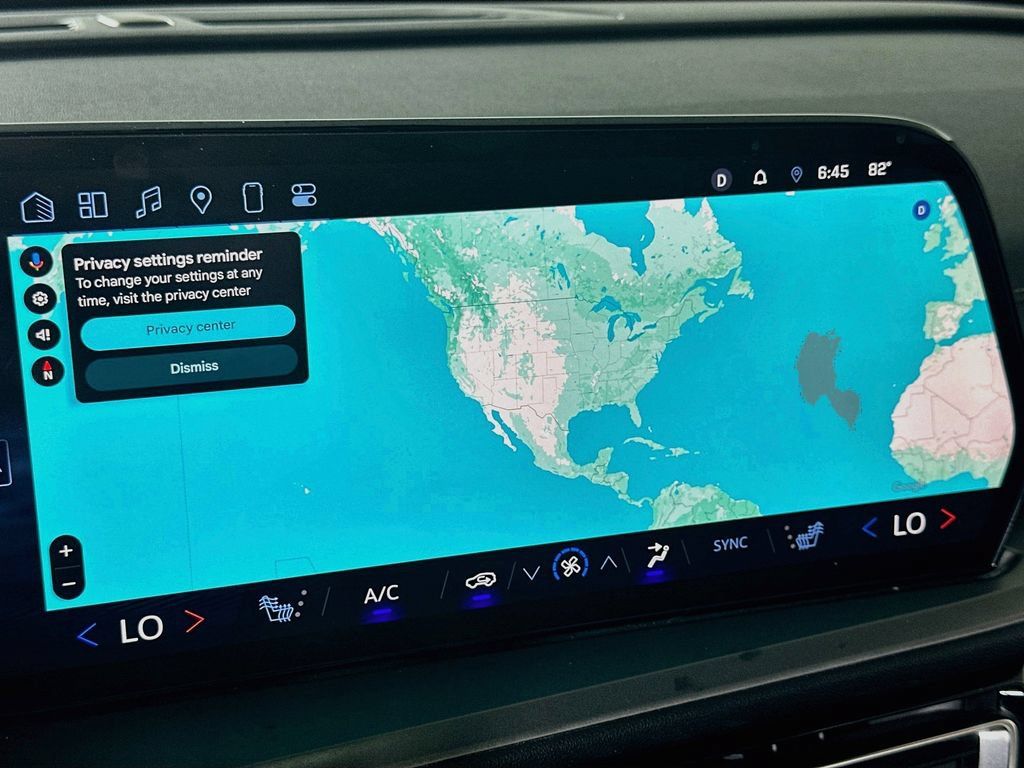 Used 2025 Chevrolet Traverse LT FWD image 28