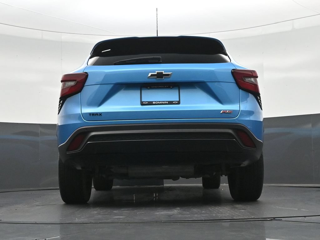 Used 2025 Chevrolet Trax RS w/ Sunroof Package FWD image 23