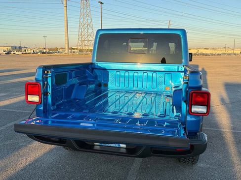 New 2025 Jeep Gladiator Sport image 20