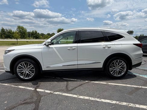 Used 2023 Acura MDX SH-AWD w/ Advance Package image 3