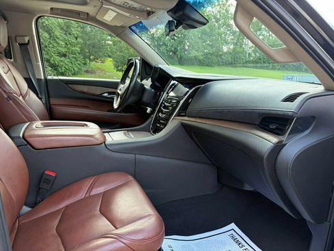Used 2019 Cadillac Escalade ESV Premium Luxury AWD/4WD image 17
