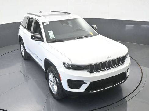 Used 2025 Jeep Grand Cherokee Laredo X RWD image 50