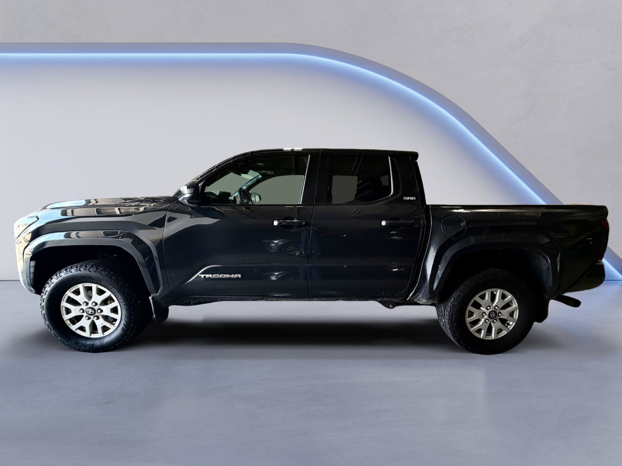 Used 2024 Toyota Tacoma SR5 AWD/4WD image 3