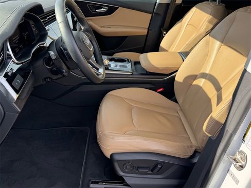 Used 2023 Audi Q8 Premium w/ Convenience Package image 11