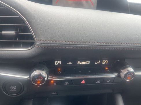 Used 2021 MAZDA MAZDA3 s image 21