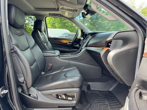 Used 2020 Cadillac Escalade ESV Luxury AWD/4WD image 20