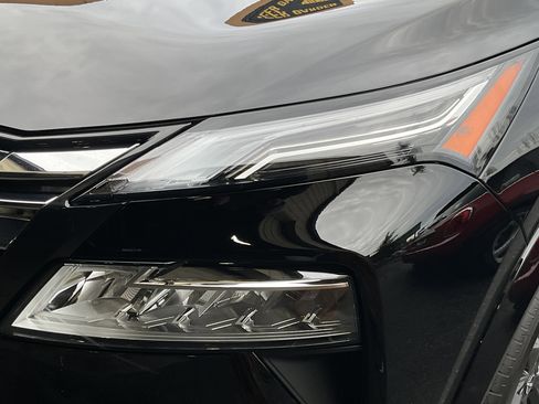 Used 2026 Nissan Rogue Platinum w/ Platinum Premium Package image 10