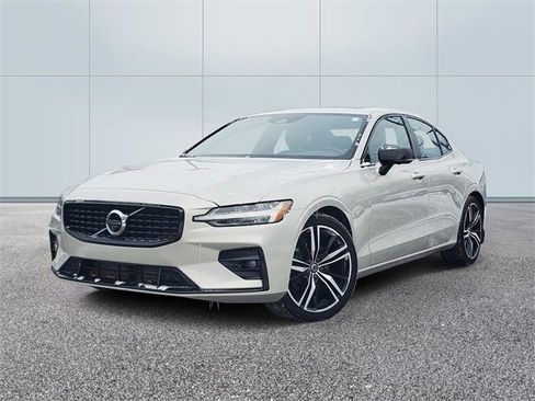 Used 2021 Volvo S60 T5 R-Design image 1