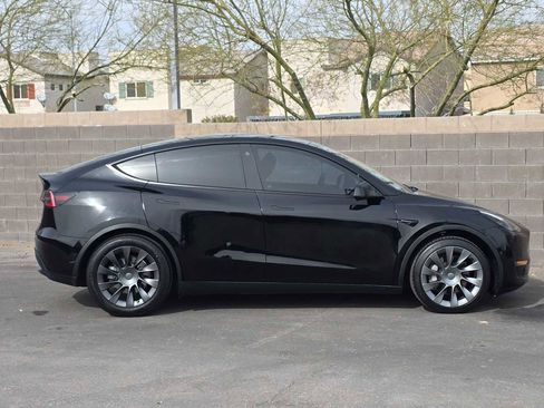 Used 2021 Tesla Model Y Long Range image 10
