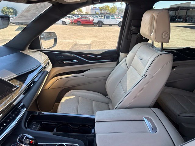 Used 2023 Cadillac Escalade Premium Luxury AWD/4WD image 48