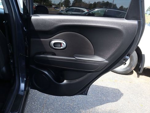 Used 2016 Kia Soul + FWD image 20