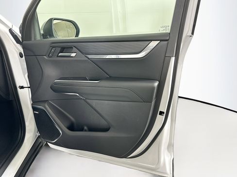 Used 2025 GMC Acadia Elevation image 34