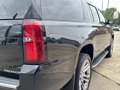 Used 2019 Chevrolet Suburban Premier RWD image 14