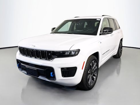 Used 2023 Jeep Grand Cherokee Overland w/ Advanced Protech Group III image 4